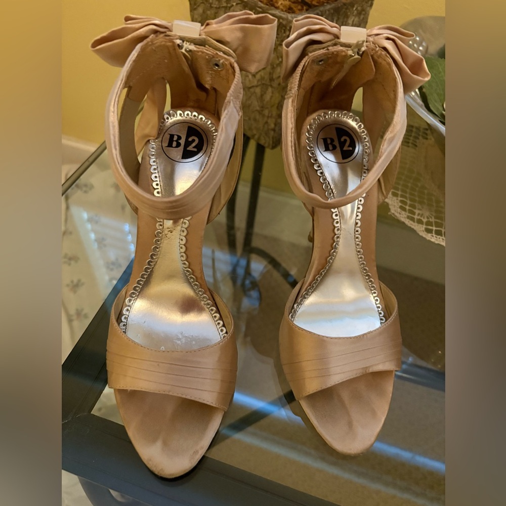 Women's Elegant Tan Heels